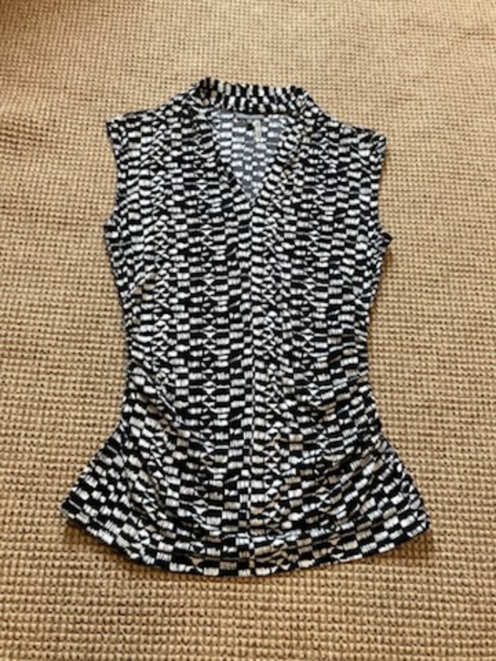 Vince Camuto sleeveless top size M